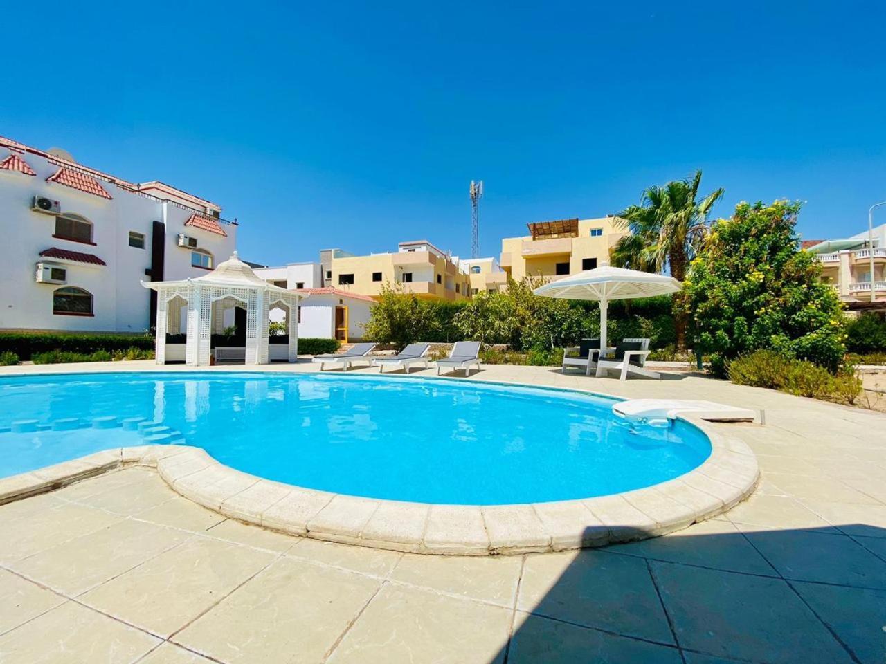 One In A Compound With The Swimming Pool *